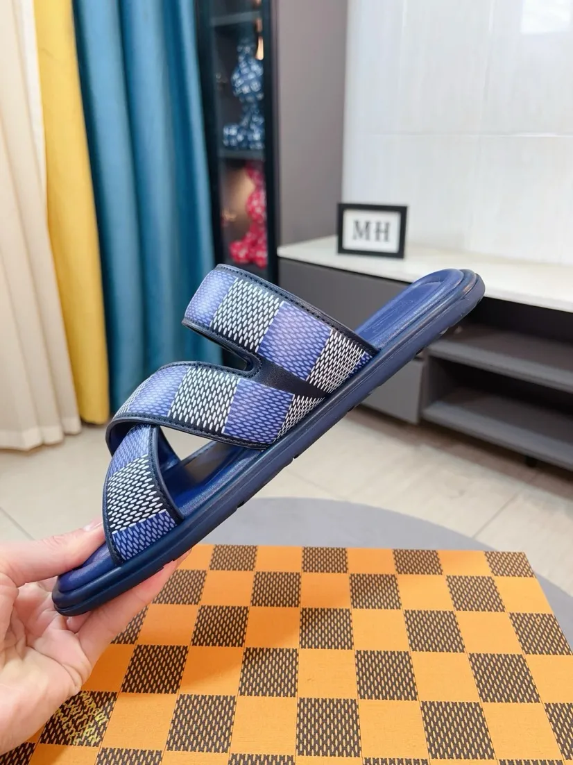 Men's shoes 💰380🌹🌹 (lv-Louis Vuitton) New men's slippers, high-end boutique, exquisite embossed logo decoration on the upper, fine workmanship, super soft soles, casual, loose and comfortable, a must-have in summer! \nsize：38-44